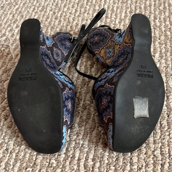 Beautiful Prada - Picture 2 of 3